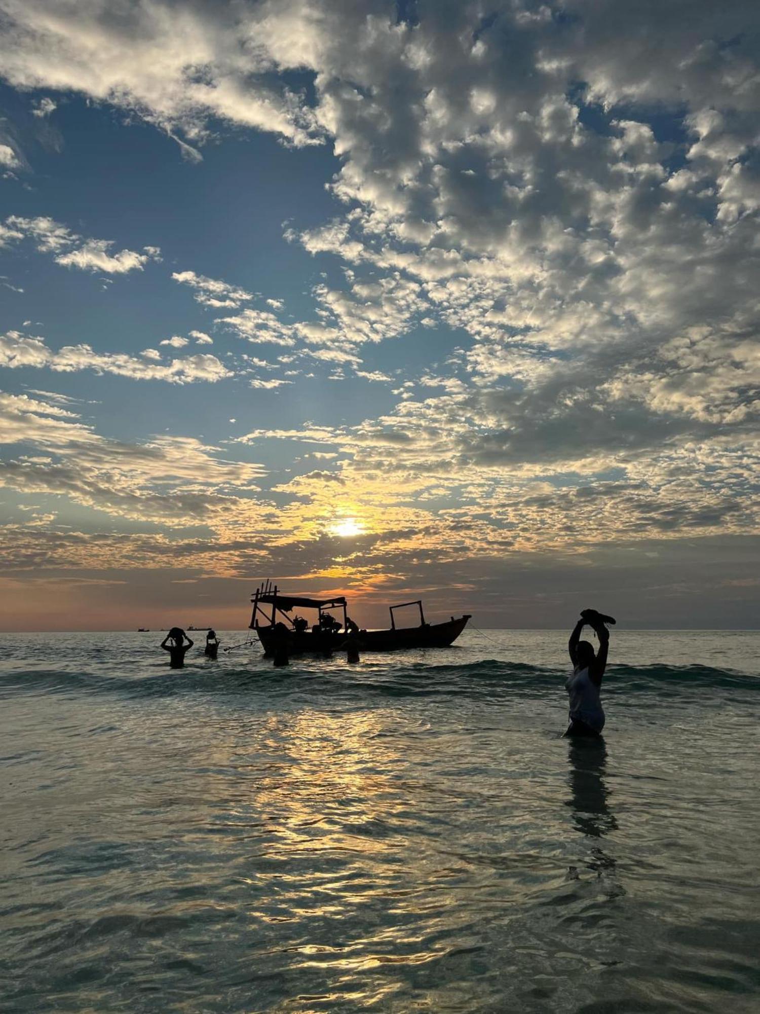 Easy Tiger - M'Pai Bay Beach, Koh Rong Samlon Eksteriør billede