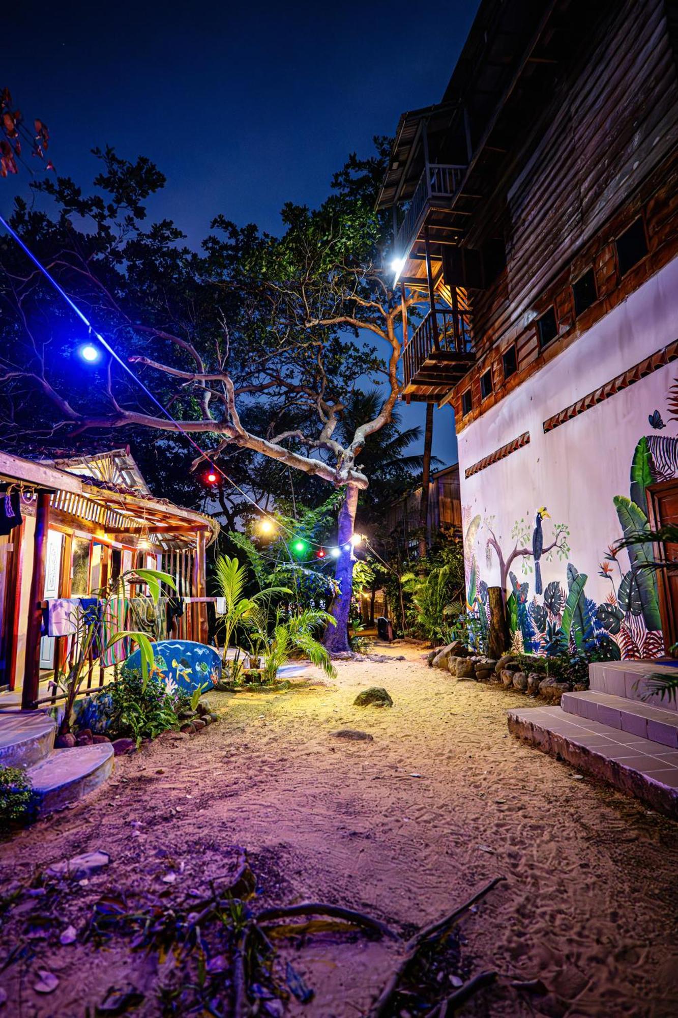 Easy Tiger - M'Pai Bay Beach, Koh Rong Samlon Eksteriør billede